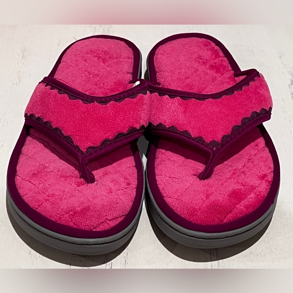 Dearfoams Pink Plush Slippers with Cushioned Footbed (NWOT)